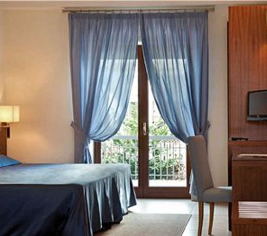 Suites & Residence Hotel