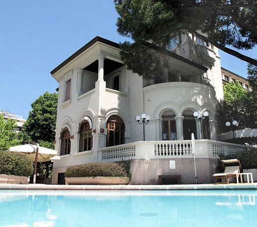 Hotel De La Ville
