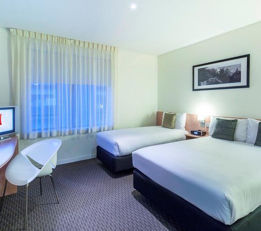 ibis Melbourne Hotel and Apartments