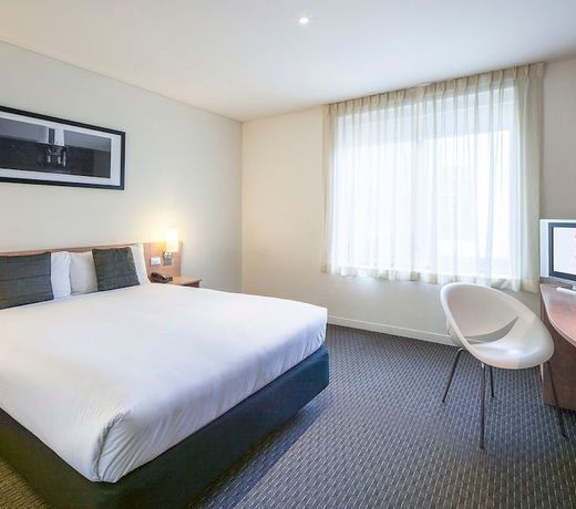 ibis Melbourne Hotel and Apartments