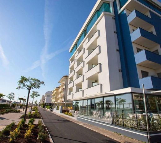 Hotel Commodore