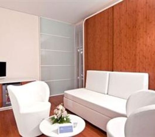 Trampolines Suite Hotel