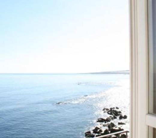 Royal Maniace Hotel