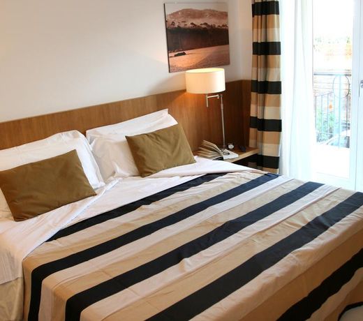 Rota Suites