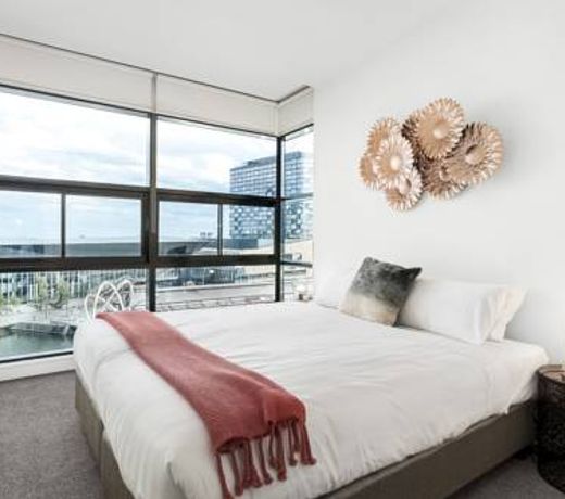 Waterfront Melbourne Apartments