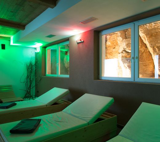 Alpine Mugon Hotel