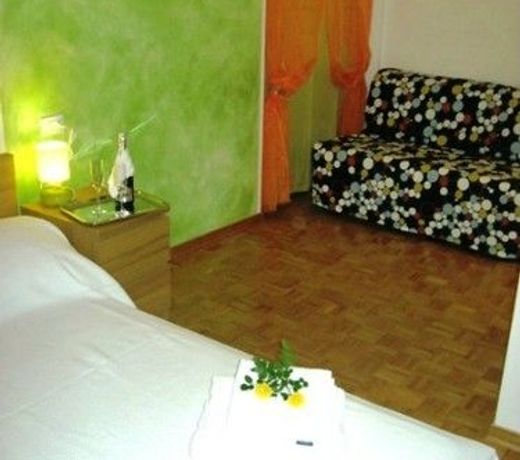 GHEGA- RENT ROOM