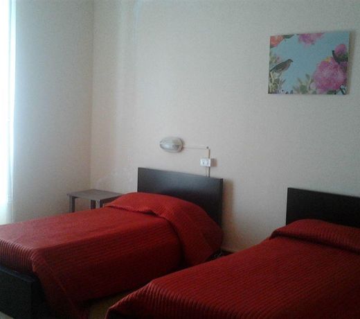 GHEGA- RENT ROOM