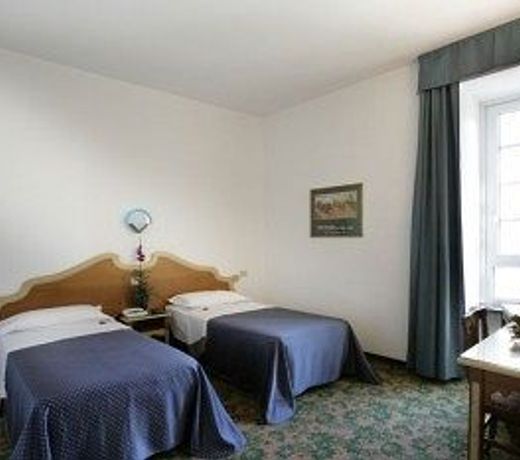 Jet Hotel