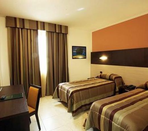 Record Hotel
