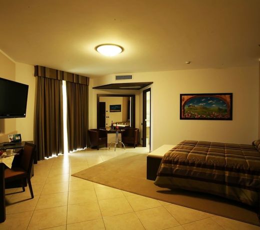 Record Hotel
