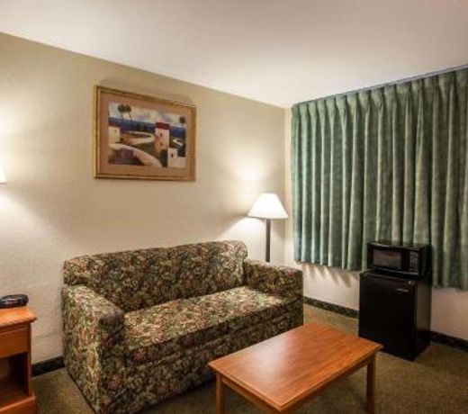 Economy Inn & Suites