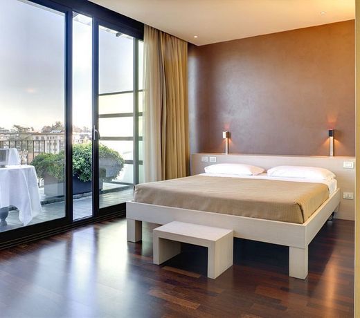 CITY HOTEL