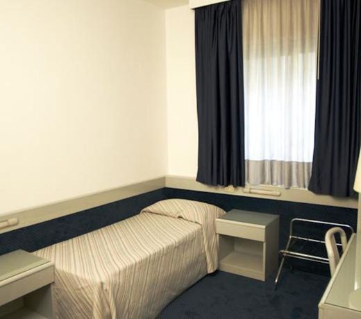 Club Hotel