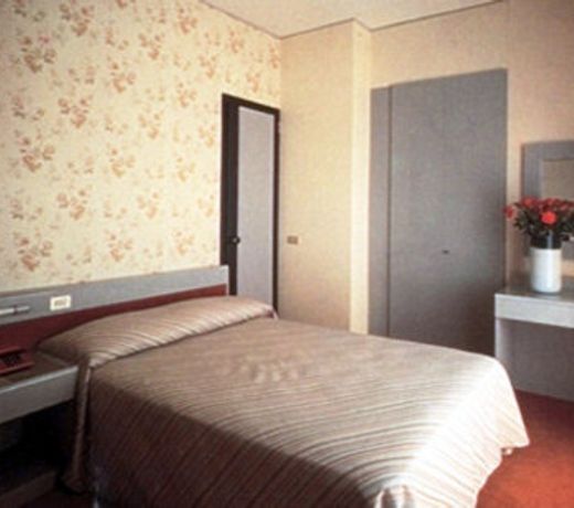 Club Hotel