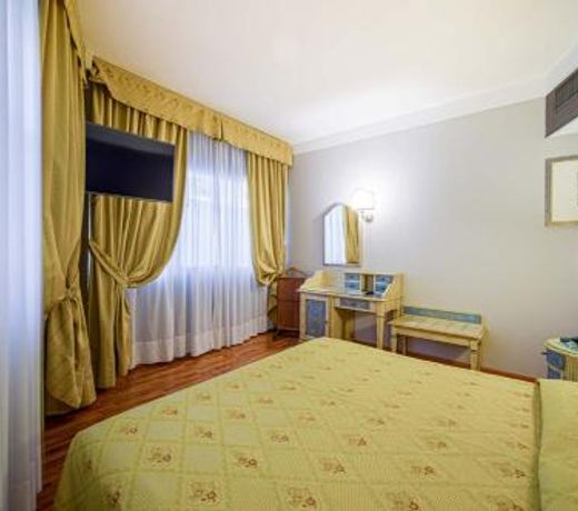 Hotel Aaron