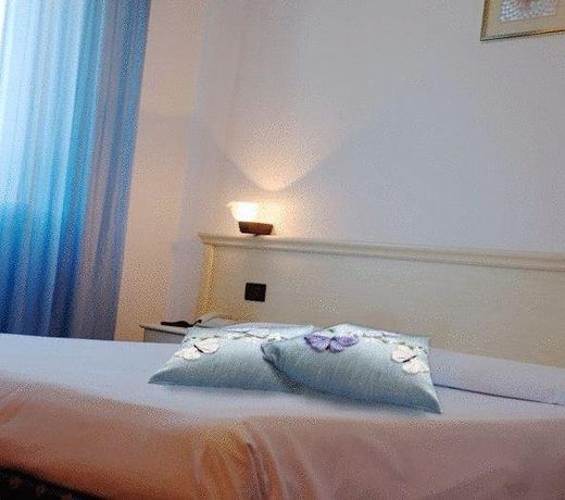 BYRON LAGUNA INN