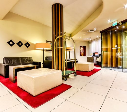 Smart Hotel Holiday