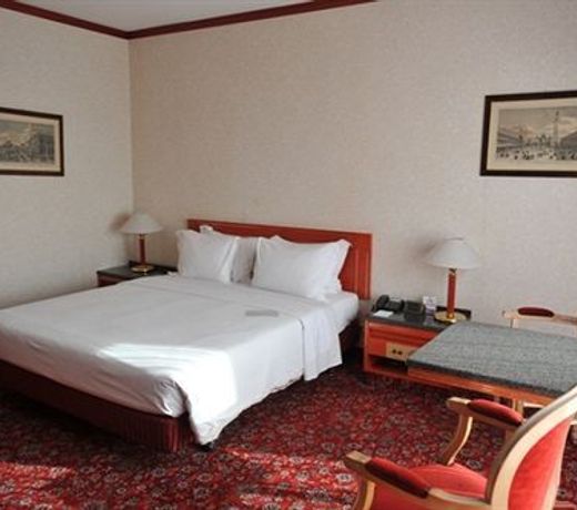 Russott Hotel