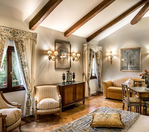 Relais et Châteaux Hotel Villa Franceschi