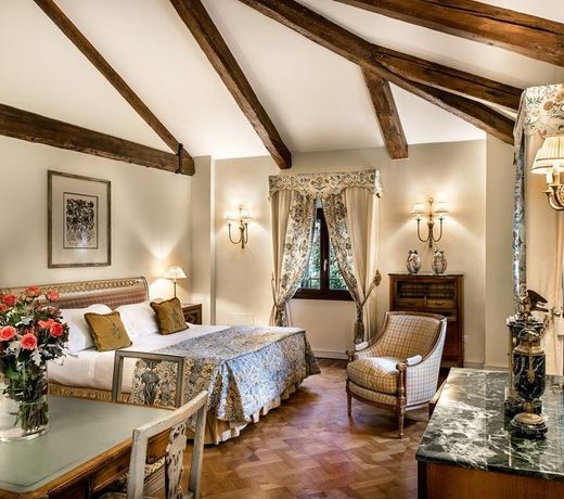 Relais et Châteaux Hotel Villa Franceschi