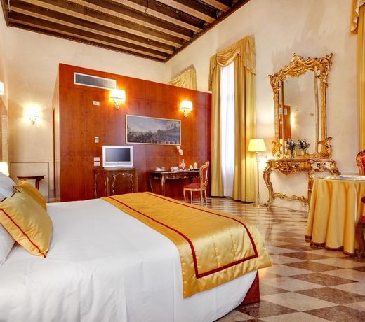 Hotel DonÃ  Palace