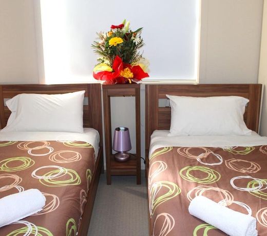 SERVICED HOUSES ROXBURGH PARK