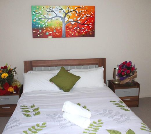 SERVICED HOUSES ROXBURGH PARK