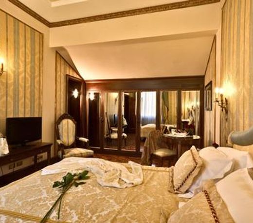 Due Torri Hotel