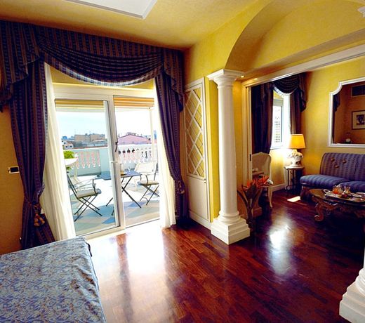 Palace Hotel