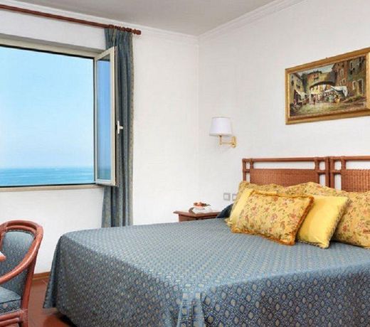 Hotel President