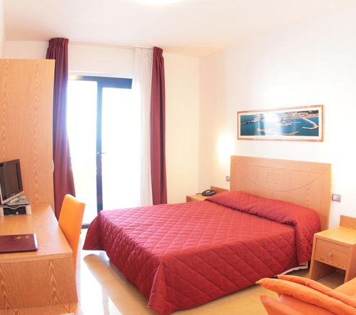 Hotel Yria