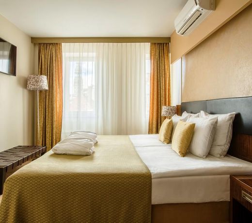 Avalon Hotel & Conferences