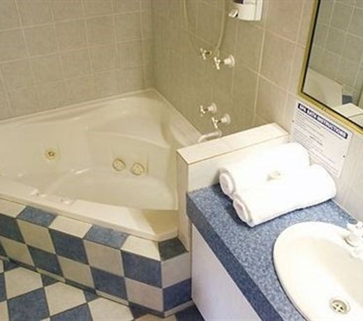 MANDURAH HOLIDAY VILLAGE