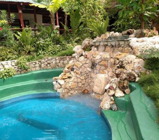 Zapote Tree Inn