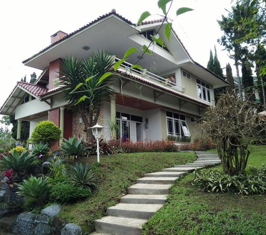 Villa Bougenvile Lembang Asri