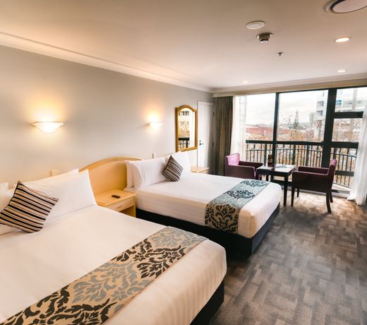 Parkside Hotel & Apartments