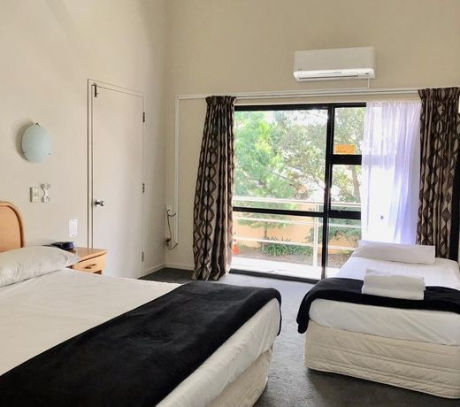Rayland Epsom Motel