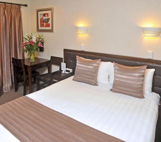 Tudor Court Motor Lodge