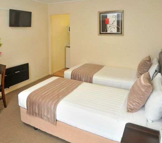Tudor Court Motor Lodge
