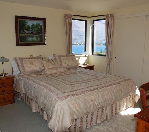 LARCH HILL BED & BREAKFAST