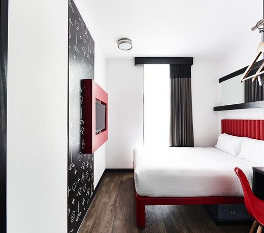 Essence Hotel Carlton