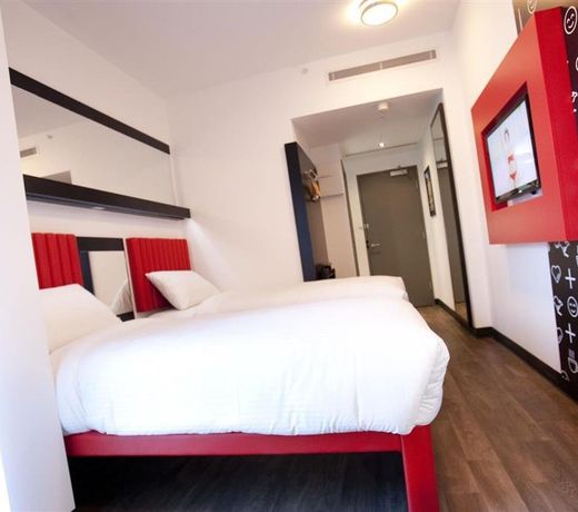 Essence Hotel Carlton