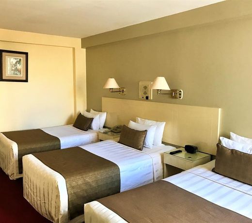 Embajadores Hotel