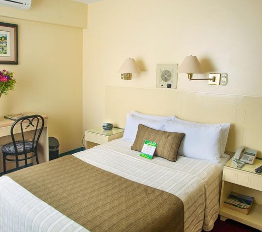 Embajadores Hotel