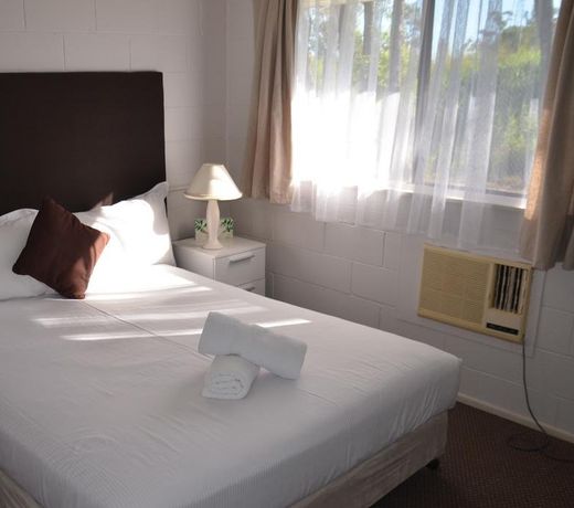 McNevins Logan Park Motel