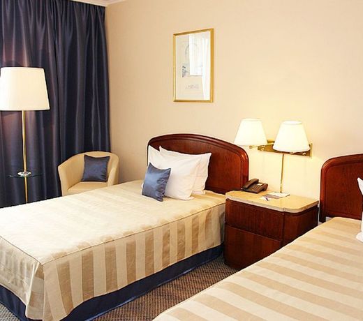 Crown Piast Hotel & SPA
