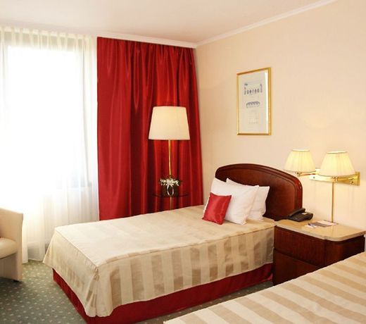 Crown Piast Hotel & SPA