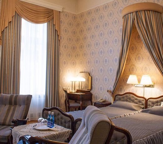 Grand Hotel