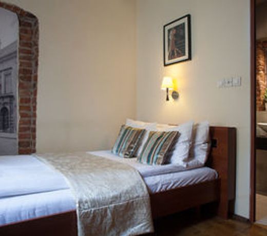 TANGO HOUSE